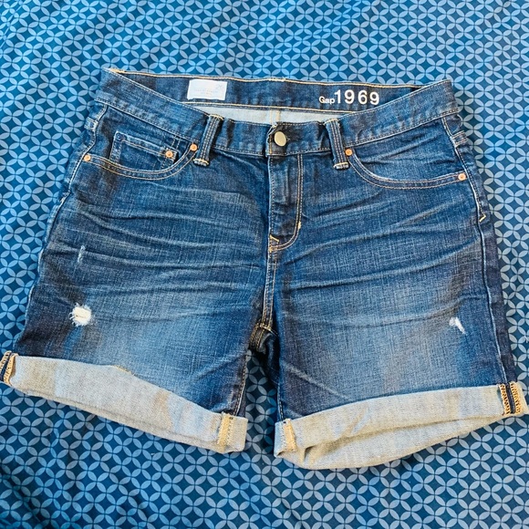GAP Shorts - Picture 1 of 3
